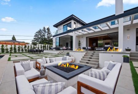 David Bakhtiari bought a&nbsp;$3.9 million&nbsp;worth of estate in March 2020.